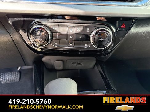 Used 2025 Chevrolet Trax LT w/ LT Convenience Package image 12