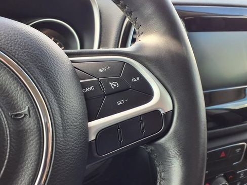 Used 2019 Jeep Compass Latitude FWD image 11