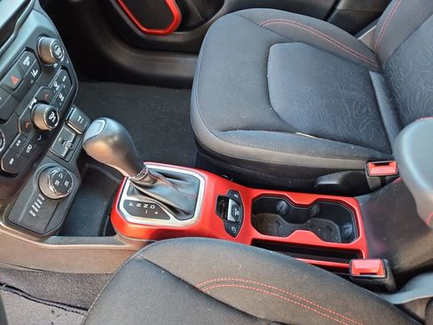 Used 2021 Jeep Renegade Trailhawk image 8