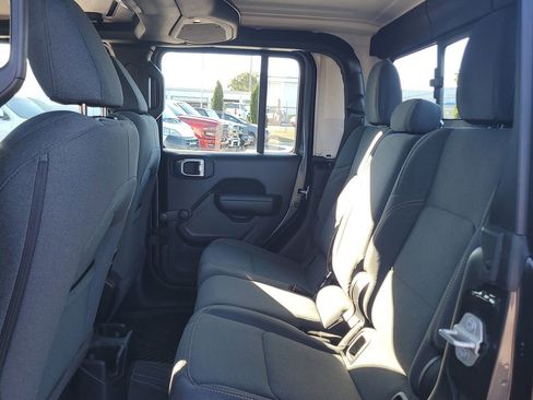 Used 2024 Jeep Gladiator Sport image 11