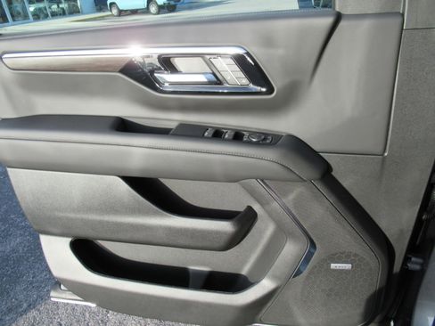 New 2026 Chevrolet Suburban LT w/ Comfort Package RWD image 19