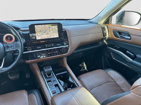 Used 2022 Nissan Pathfinder Platinum w/ Cargo Package image 27