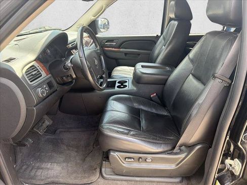 Used 2010 Chevrolet Suburban LT w/ Luxury Package RWD image 10
