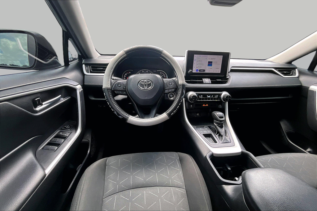 Used 2024 Toyota RAV4 XLE FWD image 8