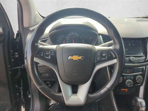 Used 2018 Chevrolet Trax Premier w/ Midnight Edition FWD image 11