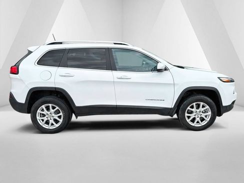 Used 2018 Jeep Cherokee Latitude Plus w/ Comfort/Convenience Group AWD/4WD image 8