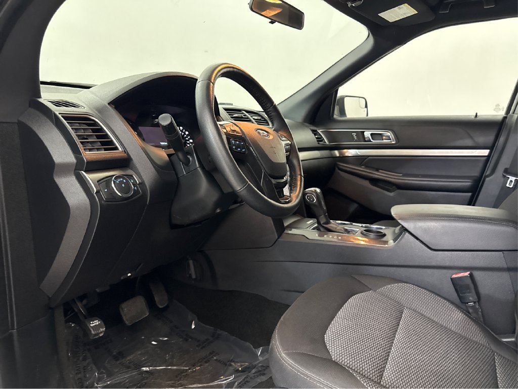 Used 2018 Ford Explorer XLT FWD image 29