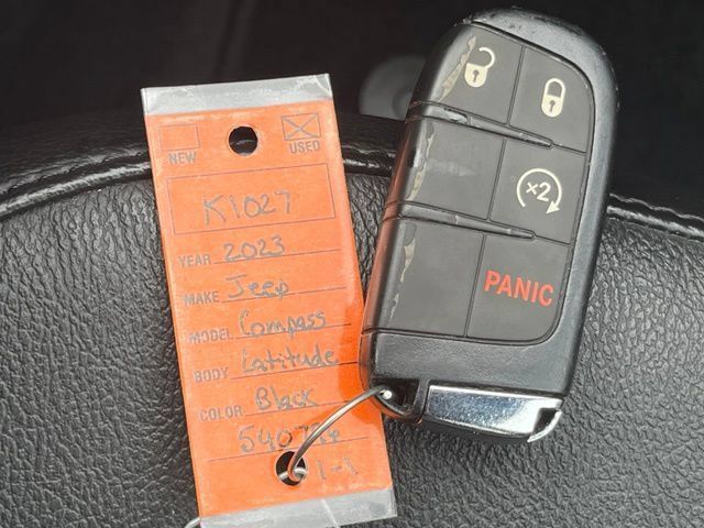 Used 2023 Jeep Compass Latitude AWD/4WD image 32