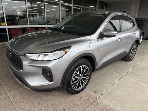 Used 2024 Ford Escape SE image 2