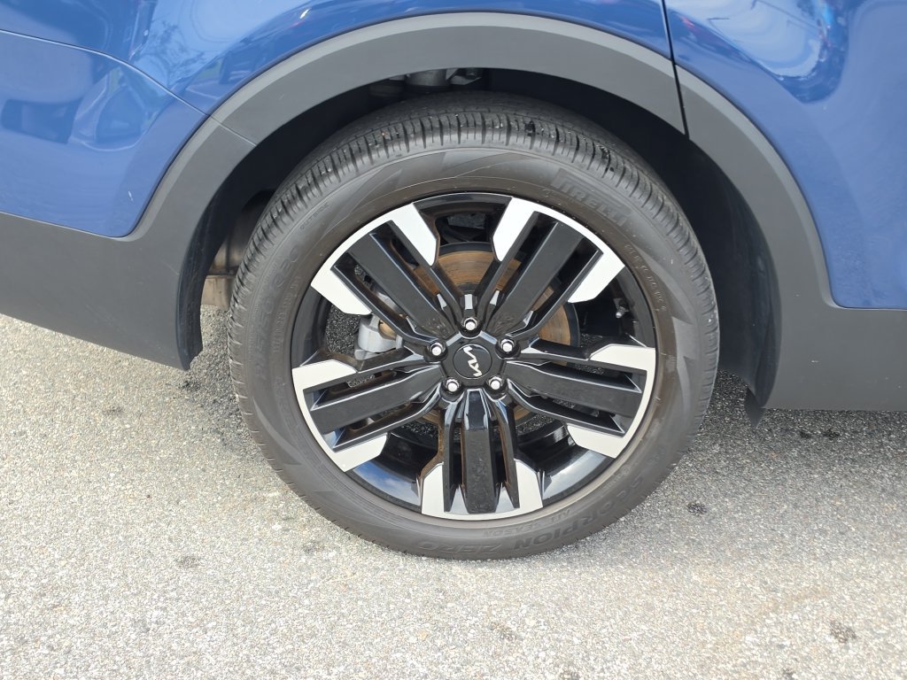 Used 2024 Kia Telluride SX w/ Towing Package FWD image 8
