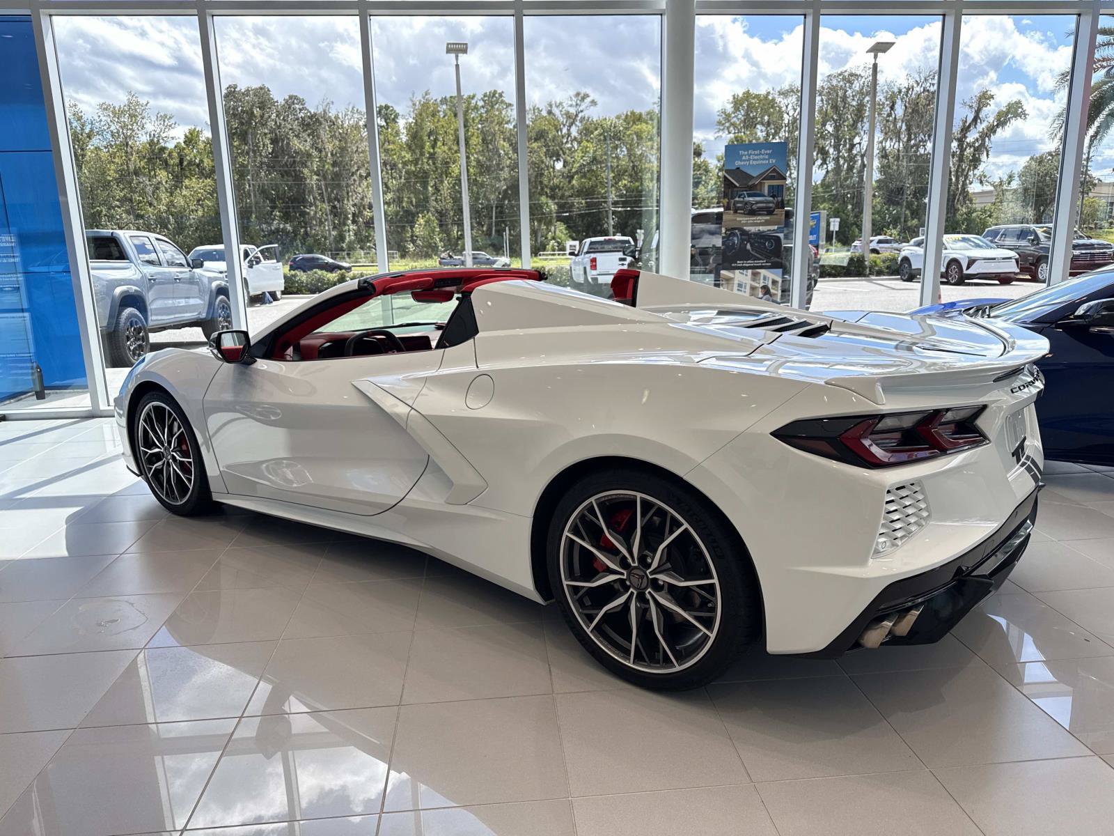 Used 2023 Chevrolet Corvette Stingray Premium Conv w/ Stealth Interior Trim Package RWD image 6