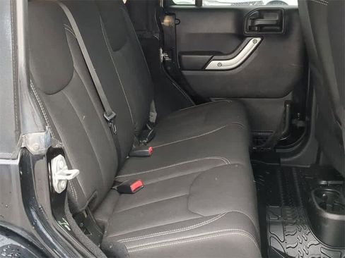 Used 2017 Jeep Wrangler Unlimited Sahara w/ Connectivity Group image 20