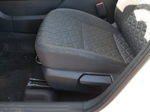 Certified 2025 Nissan Kicks SV image 20