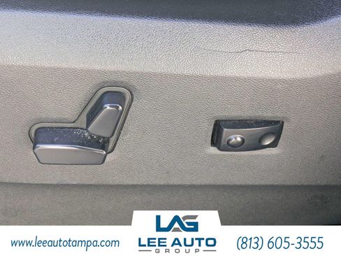 Used 2014 Chrysler Town & Country Touring FWD image 17