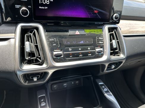 Certified 2023 Kia Sorento EX w/ Panoramic Sunroof Package FWD image 27