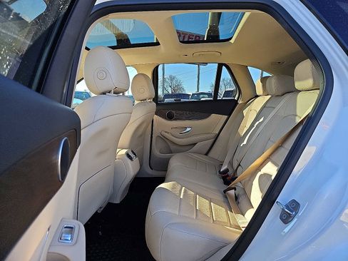 Used 2019 Mercedes-Benz GLC 350e 4MATIC image 10