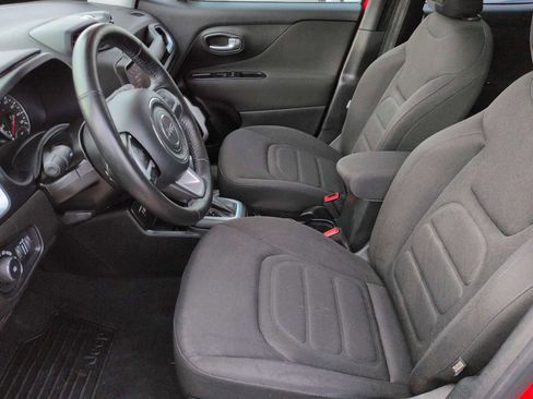 Used 2018 Jeep Renegade Latitude w/ UConnect 8.4 Nav Group image 10