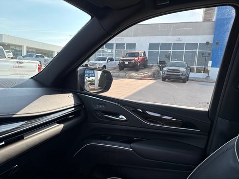 Used 2023 Cadillac Escalade Sport AWD/4WD image 30