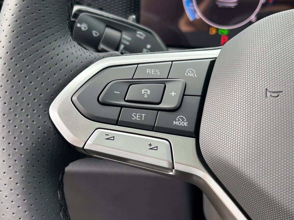 New 2026 Volkswagen Tiguan SE R-Line FWD image 25