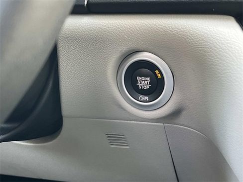 Used 2024 Chrysler Pacifica Touring-L image 16