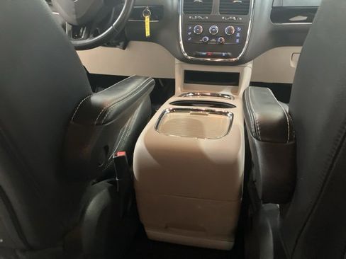 Used 2019 Dodge Grand Caravan SXT image 26