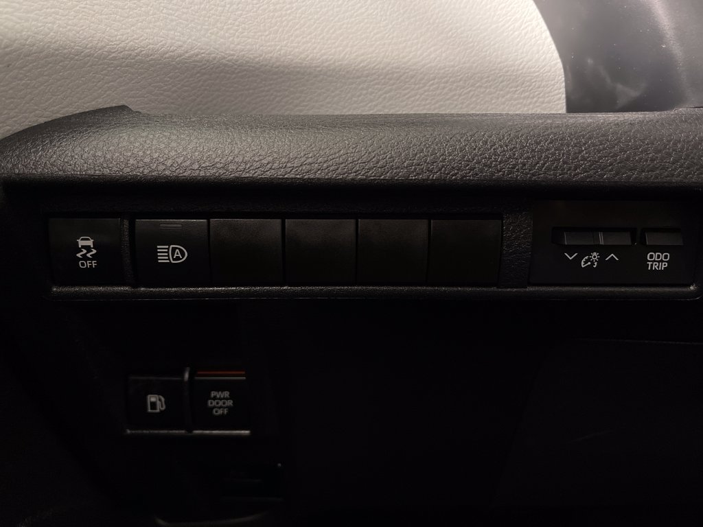 Certified 2026 Toyota Sienna LE FWD image 28