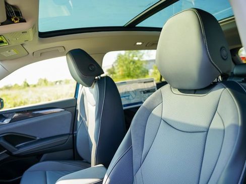 New 2025 Volkswagen Tiguan SE image 8