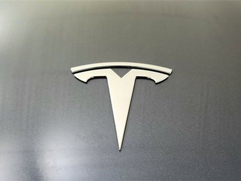 Used 2023 Tesla Model 3 Standard Range image 16