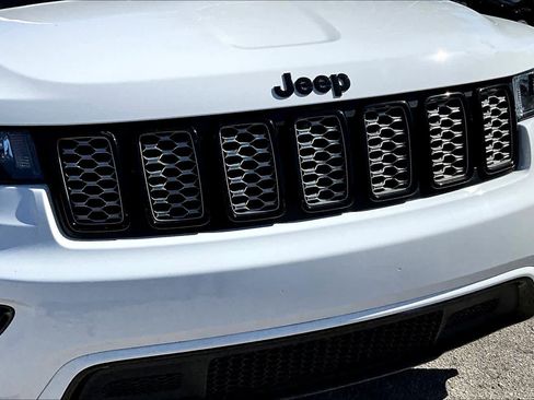 Used 2019 Jeep Grand Cherokee Altitude image 28