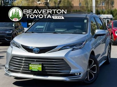 Used 2025 Toyota Sienna Platinum