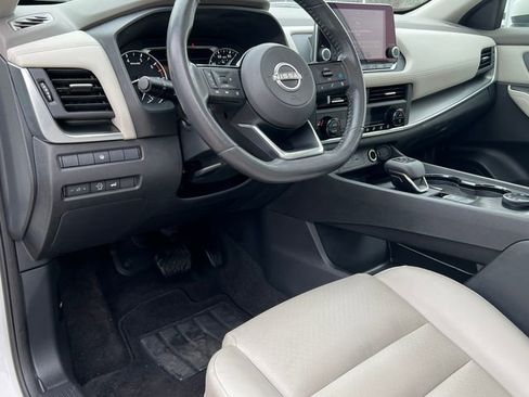 Used 2023 Nissan Rogue SV w/ SV Premium B Package image 16