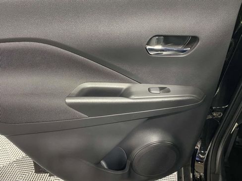 Used 2019 Nissan Kicks SV FWD image 14