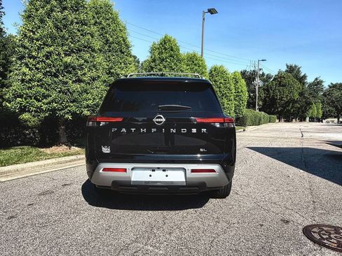 Used 2022 Nissan Pathfinder SL FWD image 12