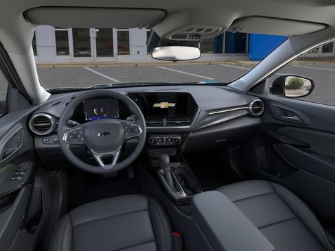 New 2026 Chevrolet Trax ACTIV w/ Sunroof Package FWD image 3