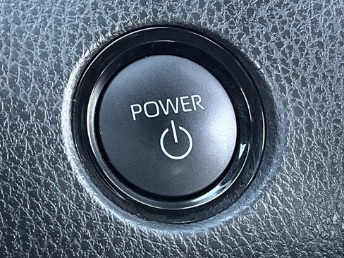 Used 2025 Toyota Camry SE FWD image 19