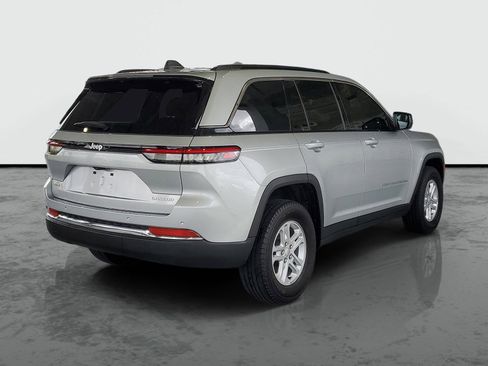 Certified 2024 Jeep Grand Cherokee Laredo AWD/4WD image 2
