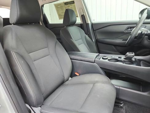 Used 2025 Nissan Rogue S image 39