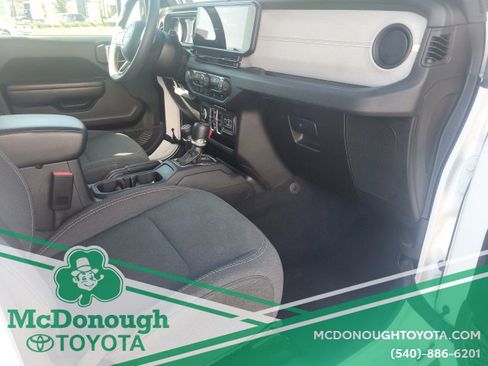 Used 2024 Jeep Wrangler Sport S image 28