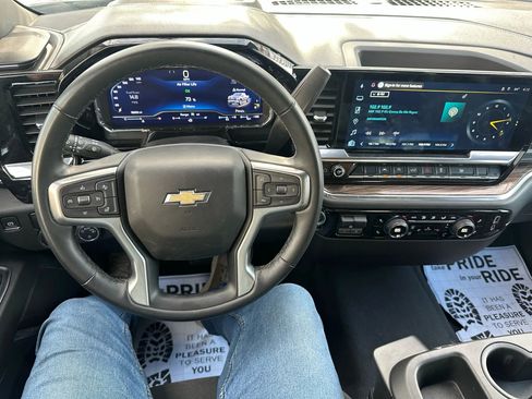 Used 2025 Chevrolet Silverado 1500 LT image 4