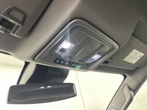 Used 2025 GMC Sierra 1500 SLT image 31