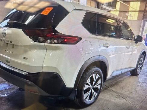 Used 2021 Nissan Rogue SV FWD image 4
