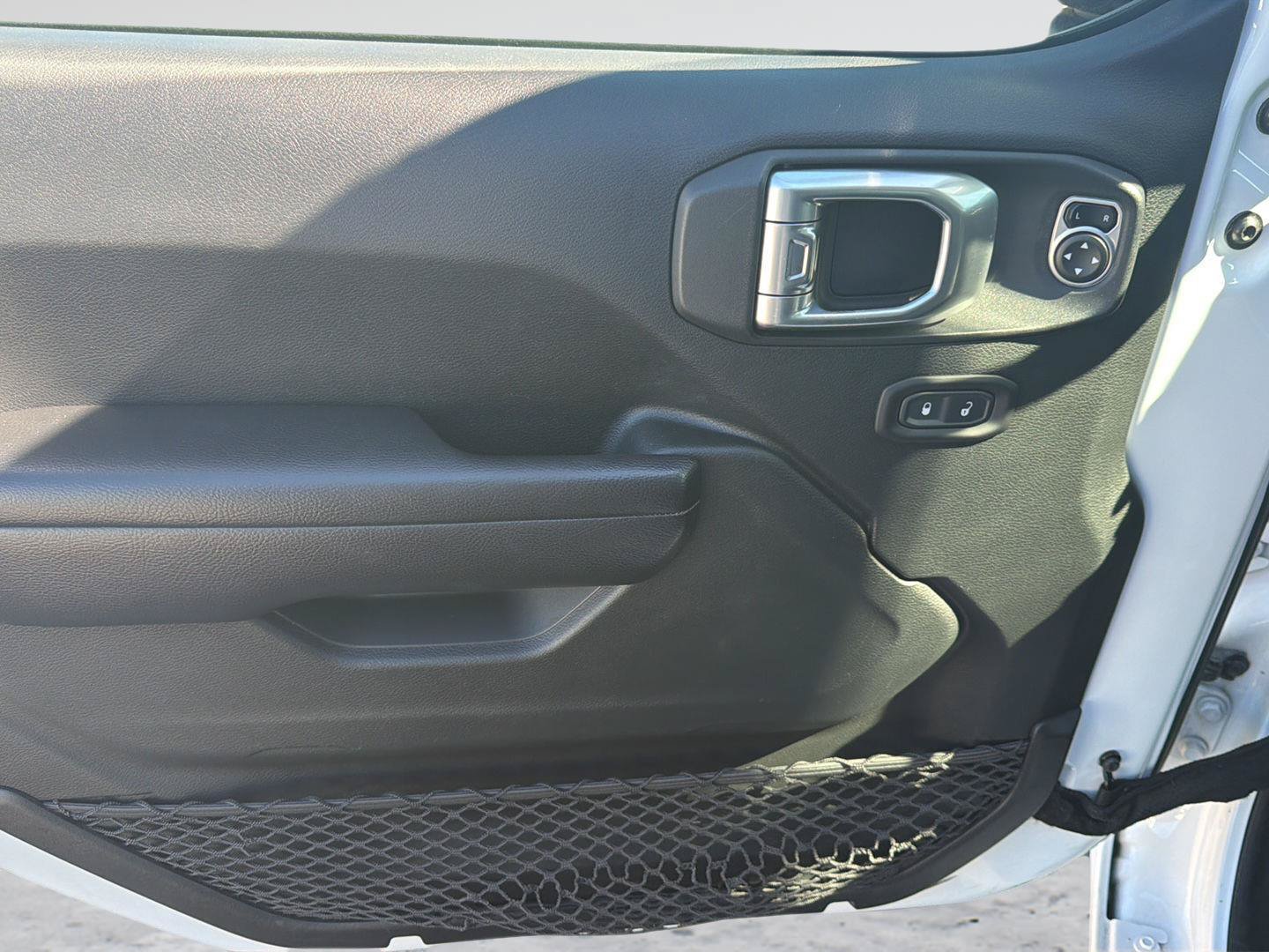 Used 2018 Jeep Wrangler Sport AWD/4WD image 10