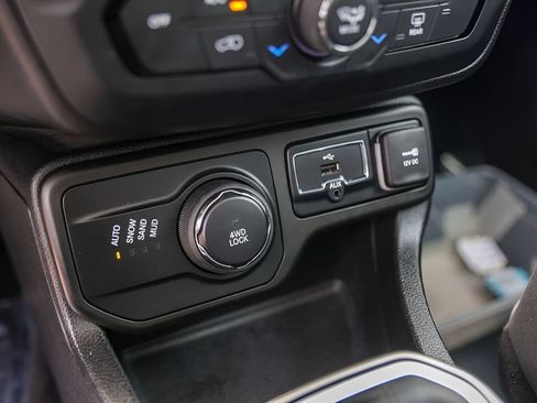 Used 2018 Jeep Renegade Limited w/ Advanced Technology Group AWD/4WD image 22