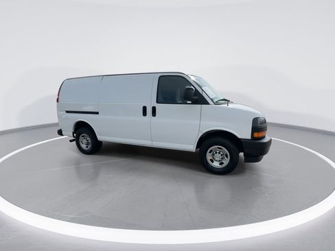 Used 2022 Chevrolet Express 3500 w/ Driver Convenience Package RWD image 2