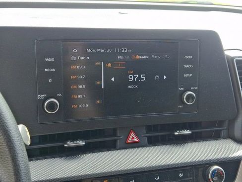 Used 2024 Kia Sportage LX image 3