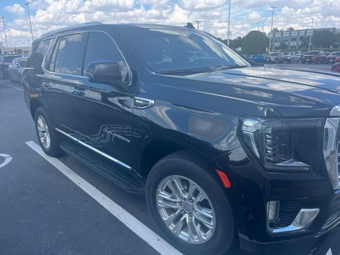 Used 2022 GMC Yukon SLT w/ SLT Premium Package AWD/4WD image 3