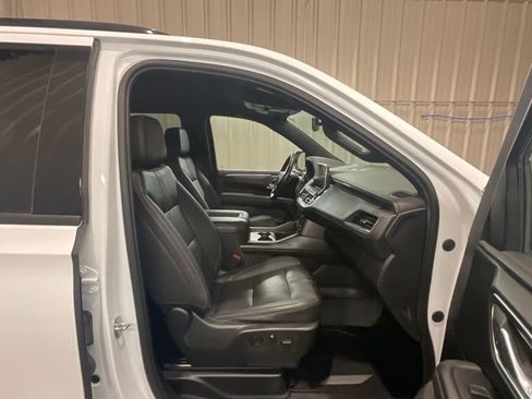 Used 2022 Chevrolet Suburban RST w/ Luxury Package AWD/4WD image 14