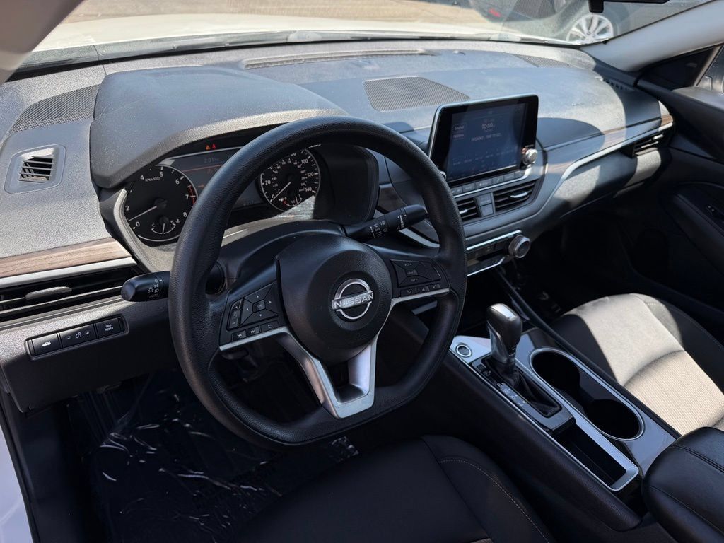 Certified 2024 Nissan Altima 2.5 SV FWD image 17