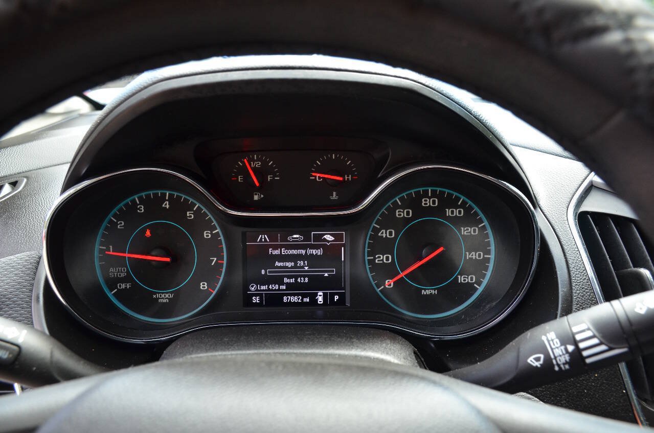 Used 2018 Chevrolet Cruze LS FWD image 17
