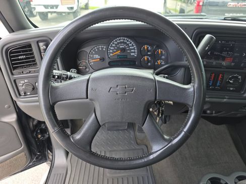 Used 2004 Chevrolet Silverado 2500 LS w/ Skid Plate Package AWD/4WD image 32